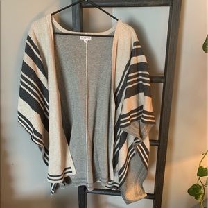 Tan and black striped poncho 🖤